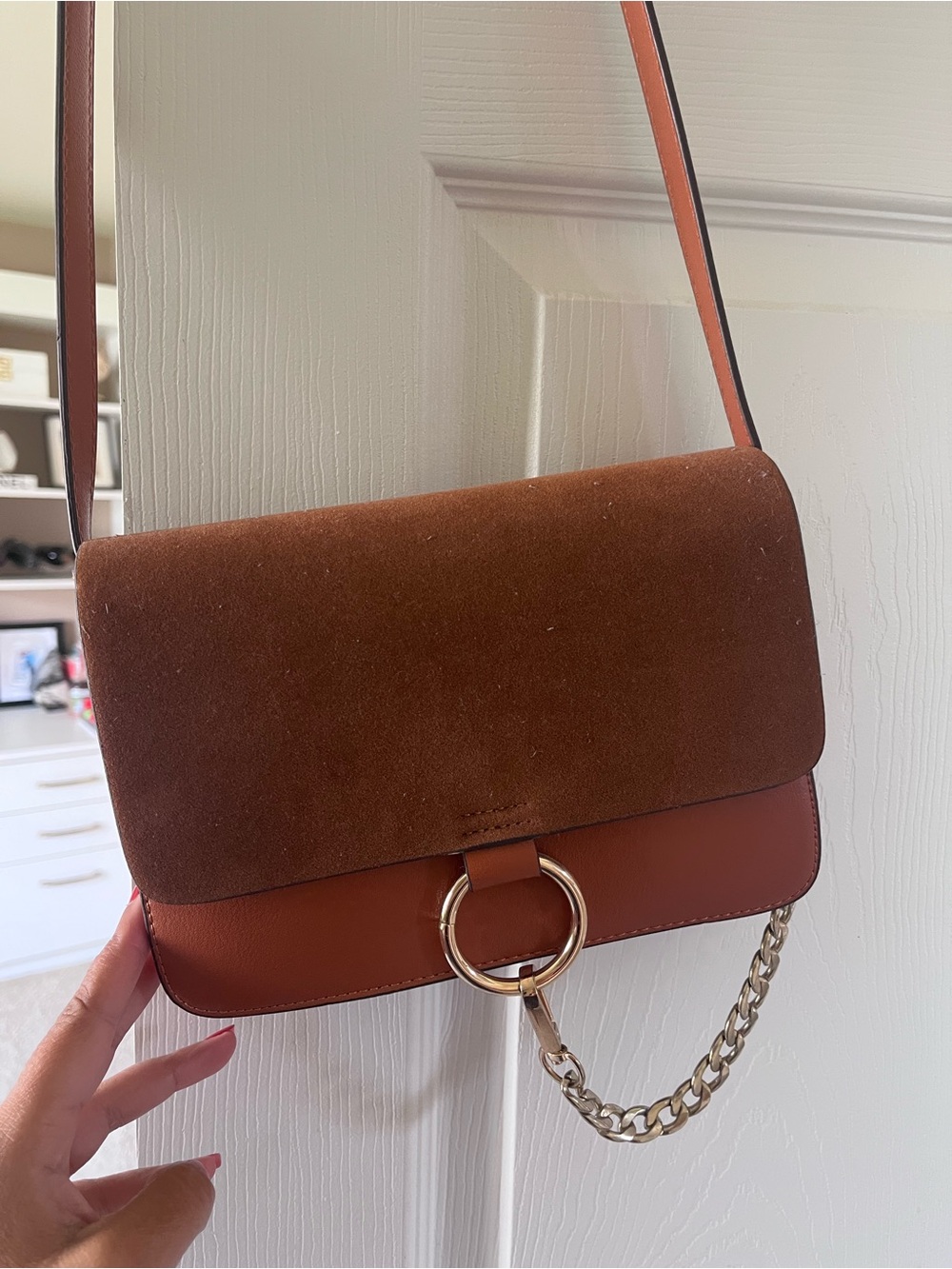 Circle ring crossbody bag - Picture 3 of 8